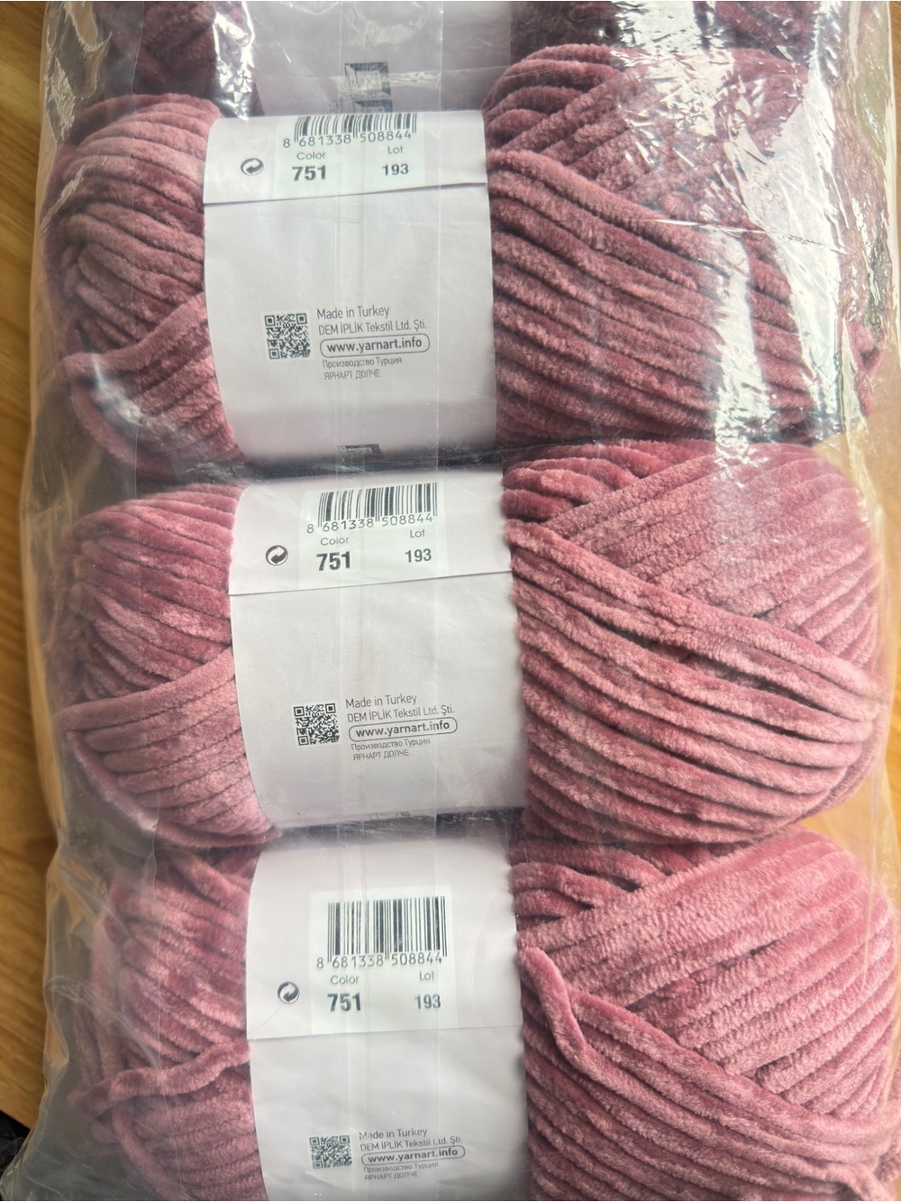 Dolce Yarn- Color 751 - Picture 3 of 4